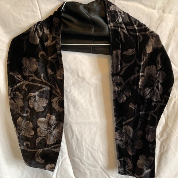 Elegant Gold and black flowered velvet and satin scarf, 3x1 - Picture 2 of 4